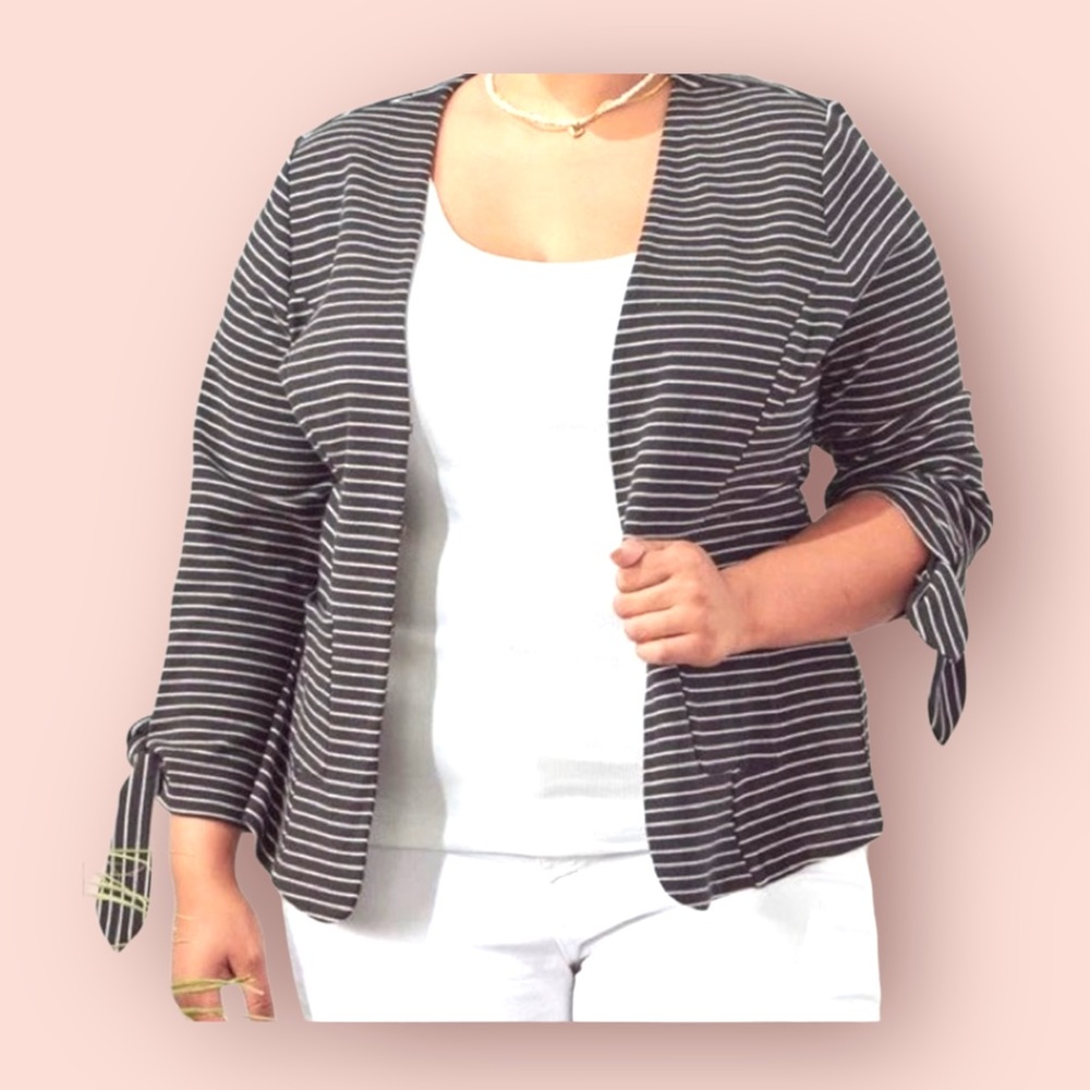 NWT- Doe & Rae Raquel Striped Blazer- Woman’s